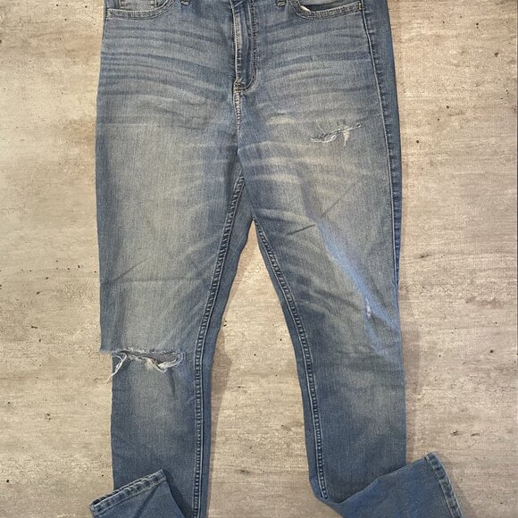 High Rise Blue Jeans- Hollister - Picture 5 of 5